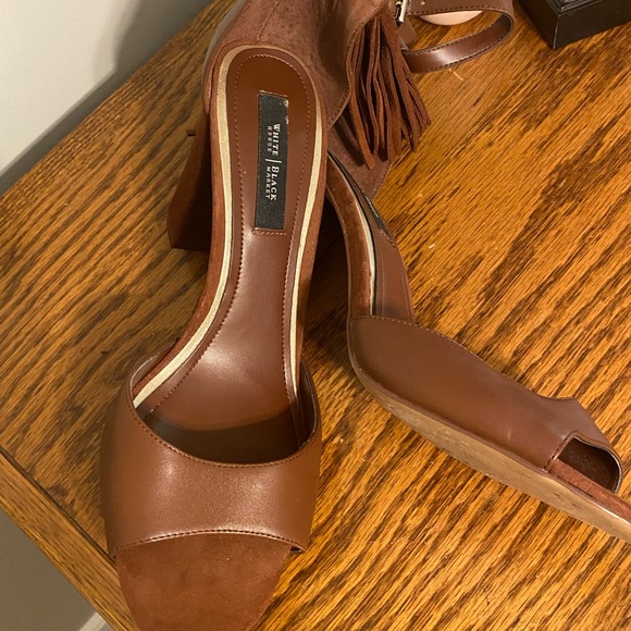 WHBM WHISKEY BROWN HEEL WITH TASSLE - Picture 3 of 5